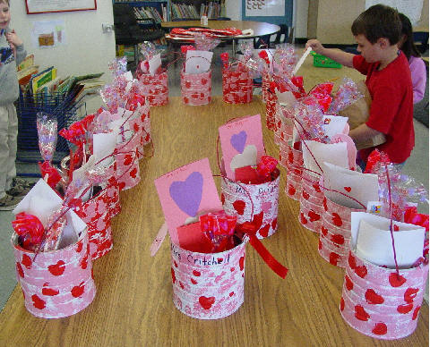 Valentine Craft Ideas on Samples Of The Containers That We Made For Our Valentine Cards